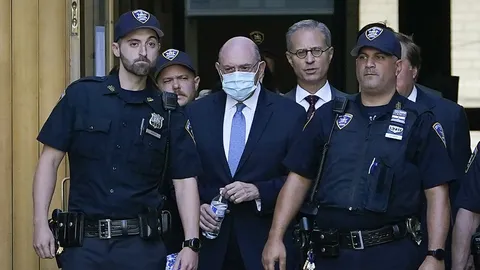 อดีตซีเอฟโอบริษัททรัมป์ ยอมรับผิดฉ้อโกงภาษี แลกจำคุก 5 เดือน