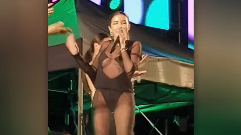 วิจารณ์สนั่นชุด ใบเตย อาร์สยาม ใส่ขึ้นคอนเสิร์ต ต้องโชว์ขนาดนี้เลยเหรอ (คลิป)