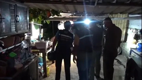 คนร้ายยิงหนุ่มใหญ่ 4 นัดตายคาบ้าน ตร.คุมเมียสอบเครียด พบพพิรุธให้การวกวน