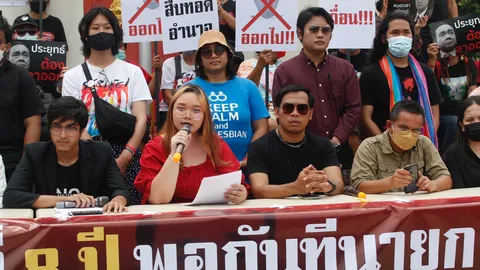 “รุ้ง” นำอ่านแถลงการณ์ จี้ “ประยุทธ์” ลาออกทันที-แก้กฎหมายตัดอำนาจ ส.ว.