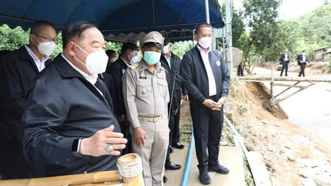 ลุยน่าน “ลุงป้อม” สั่งเยียวยาผู้ประสบภัยมู่หลาน ทำแผนครอบคลุมจังหวัดลุ่มน้ำ