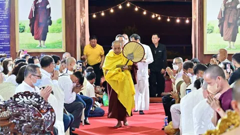 พระครูบาบุญชุ่ม เดินทางกลับเมียนมาแล้ว ทางด่านพรมแดนแม่สายแห่งที่ 2  (คลิป)