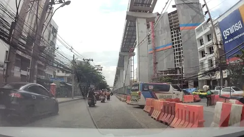 น้ำใจไรเดอร์ ขยับแบริเออร์ให้รถกู้ภัย พาคนเจ็บส่งโรงพยาบาล (คลิป)