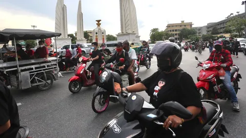 ม็อบเคลื่อนรวมตัวกันที่แยกนางเลิ้ง ย้ำ ไม่เอาประยุทธ์ ไม่เอาประวิตร