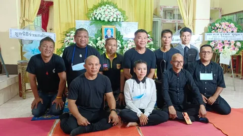 ศิลปินตลกร่วมรดน้ำศพยอด นครนายก บิณฑ์ เสียใจ ไม่ได้พาไปอยู่บ้านพักสุขสุดท้าย 