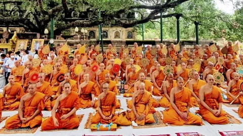 เจริญพระพุทธมนต์แดนพุทธภูมิ ถวาย “ร.10-พระพันปีหลวง”