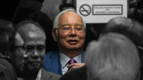 "นาจิบ ราซัค" ตัวอยู่ในเรือนจำ แต่ยังมีอำนาจในการเมืองมาเลเซียจริงหรือไม่