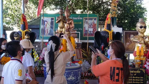 บวงสรวง "ไอ้ไข่" วัดสันมะเกี๋ยง คอหวยห้ามพลาด ส่องทีเด็ดอ่างน้ำมนต์ (คลิป)