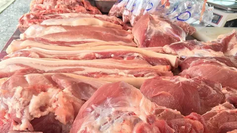 เข้มกวาดล้างขบวนการนำเข้าหมูผิดกฎหมาย แค่ 7 เดือนยึดไปแล้ว 3.2 แสนกิโลกรัม