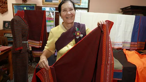 “ปราณีต วรวงสานนท์” ครูศิลป์ของแผ่นดิน สืบสานมรดกทางภูมิปัญญา “ผ้าทอไทยวน”