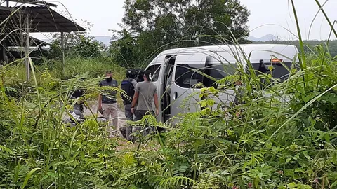 มือปืนยิงทนายมานพไม่ยอมลงรถทำแผนฯ อ้างกลัวไม่ปลอดภัย ตร.ให้ชี้จุดแทน