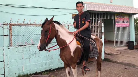 "น้องคลิ๊ก" เล่าที่มา "ขี่ม้า" ไปเรียน ย้ำไม่อาย อยากอนุรักษ์วิถีชีวิตพื้นบ้าน