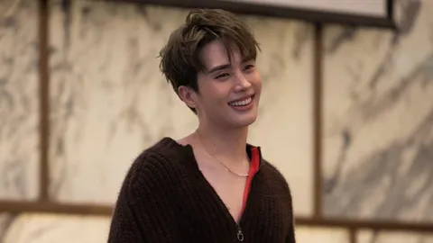 อิน สาริน มอบความสุขสุดฟินให้แฟนคลับ ในงานแฟนไซน์ 