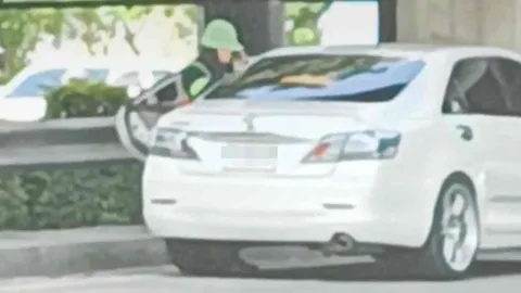 ป้าพนักงานกวาดถนน ขับคัมรี่ไปทำงาน สาวบอกแม่เราเอง ปกติขับฟอร์จูนเนอร์ (คลิป)