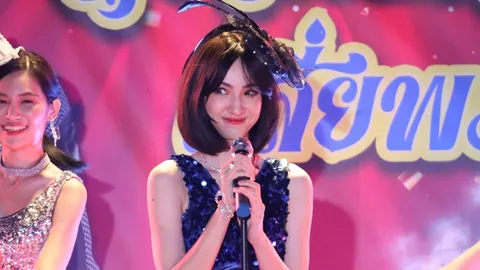 "แอนน่า กลึคส์" ยิ้ม "สาวน้อยร้อยไมค์" แรงต่อเนื่อง โชคดีได้ร้องเพลงที่ “ครูสลา” แต่งให้