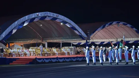 นย.-สอ.รฝ. จัดใหญ่อำลา ผบ.ทร. จัดพิธีสวนสนามทางบก และย่ำพระสุริย์ศรี