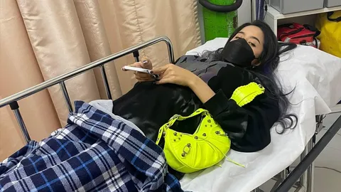 โชค รถแห่ พา นัส เมียท้องแก่ หามส่งโรงพยาบาลกลางดึก