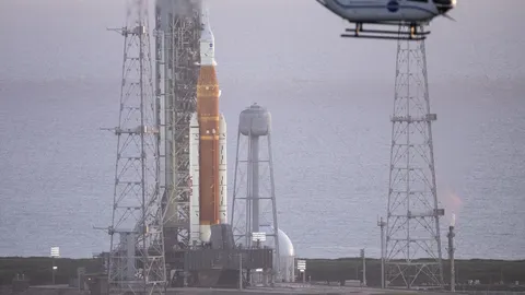 นาซาเลื่อนปล่อยจรวด SLS ไปดวงจันทร์รอบ 2 พบไนโตรเจนเหลวรั่ว