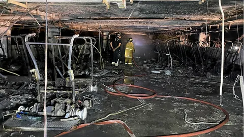 ไหม้อีกรถกอล์ฟ สนามวินด์มิลล์ ลามวอด 70 คัน จอดบนอาคาร เหตุซํ้ารอยเก่า (คลิป)