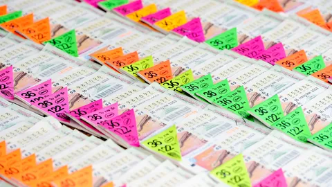 ฝันว่าซื้อลอตเตอรี่ เห็นเลขในฝัน พร้อมความหมาย ควรเสี่ยงโชคหรือไม่?