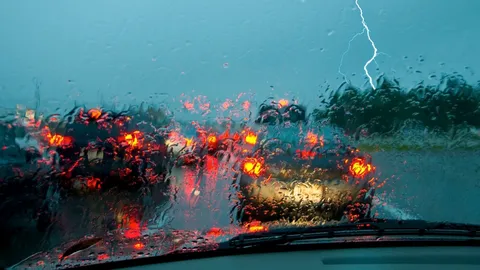 วิธีขับและดูแลรถยนต์ ในช่วงฝนตกหนัก