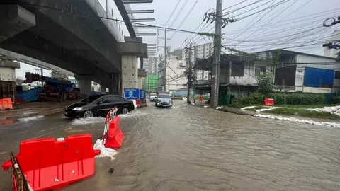ฝนเทกระหน่ำ "วงเวียนบางเขน" น้ำท่วมขังอีกครั้ง แจ้งประชาชนเลี่ยงเส้นทาง
