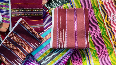 สำนักงานศิลปวัฒนธรรมร่วมสมัยเพิ่มโอกาสผ้าไทยสู่ตลาดโลก