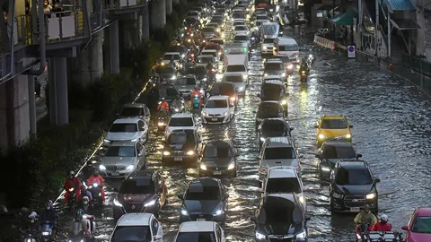 ฝนถล่มกรุง