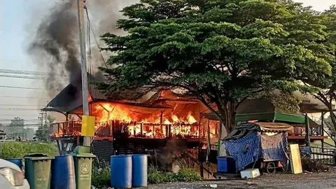 ไหม้เรือก๋วยเตี๋ยว