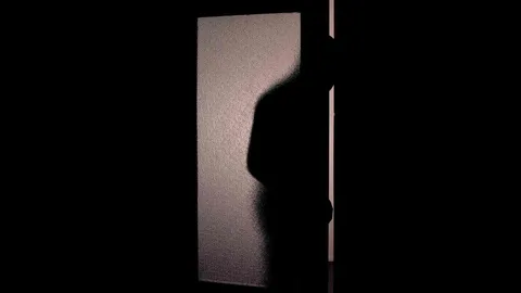 สุดฉาว เสมียนอ้างทหารยศสิบเอก บุกบ้านพยายามข่มขืน อึ้งเจอภาพลวนลามหญิงในที่ทำงาน