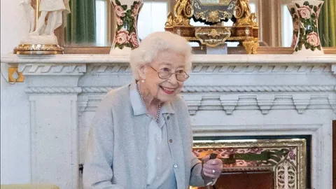 ใครถ่ายภาพรอยยิ้มสุดท้ายของควีนเอลิซาเบธที่ 2 เพียงสองวันก่อนสวรรคต