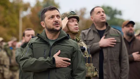 เซเลนสกีปลื้มปริ่ม ดอดเยือนเมืองยึดคืนจากรัสเซีย ขอบคุณเหล่าทหาร