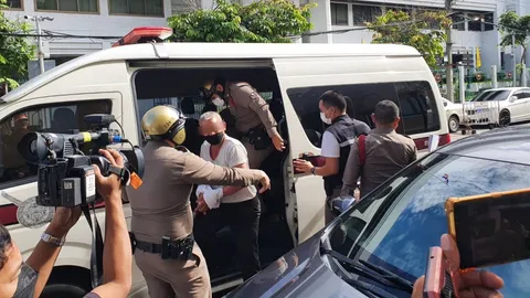 ตำรวจคุมตัว "จ่าคลั่ง" กราดยิง 2 ศพ ฝากขังศาลทหาร ค้านประกันตัว