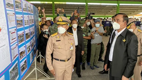 เพิ่มเครื่องสูบน้ำ ลดท่วมลาดกระบัง เตือน 13 อ่าง รับมือทะลัก