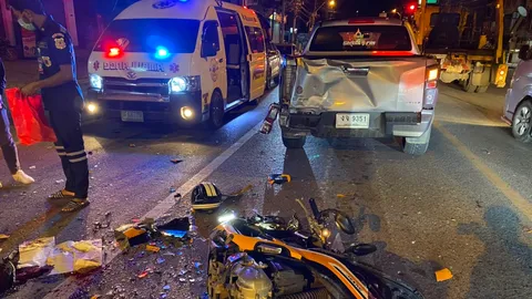 หนุ่มควบ จยย.ชนท้ายกระบะอย่างจัง ดับอนาถ รถพังยับเข็มไมล์ค้างที่ 120