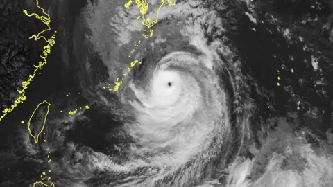 ญี่ปุ่นเตือนภัยไต้ฝุ่น “นันมาดอล” สุดอันตรายจ่อขึ้นฝั่ง สั่งอพยพคนนับล้าน