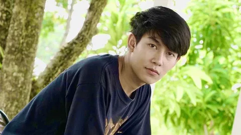 เซอร์ไพร์สแฟนคลับ “ครูเต้ย อภิวัฒน์” เปิดตัวลูกสาวตัวน้อยกลางงานมีตติ้ง