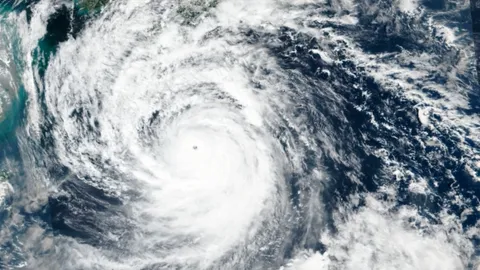 ชัตดาวน์ญี่ปุ่น ไต้ฝุ่น ‘นันมาดอล’ สุดน่ากลัว ขึ้นฝั่งถล่มเกาะคิวชูยับ (คลิป)