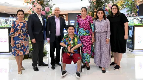 ศ.วิริยะ นามศิริพงศ์พันธุ์ เปิดงาน “ศิลป์สวย หัวใจหิน” การแสดงภาพวาดฝีมือศิลปินผู้พิการ