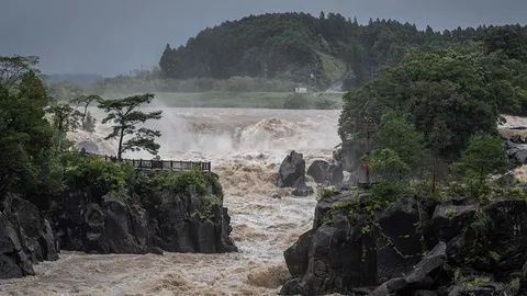 ไต้ฝุ่นนันมาดอลกระทบญี่ปุ่น 9 ล้านคน