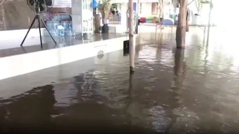 พิมายอ่วม ลำน้ำมูล ทะลักท่วมวัดและชุมชน ปภ.เตือนชาวบ้าน-ย้ายของขึ้นที่สูง