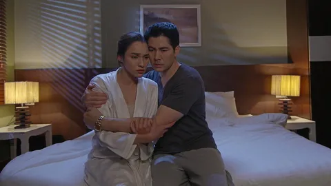 “หยาด” สะกดจิตจุมพิต “สมาร์ท” เลิฟซีนหวานขวัญสยองจูบผีหัวขาด ใน “ศีรษะมาร”