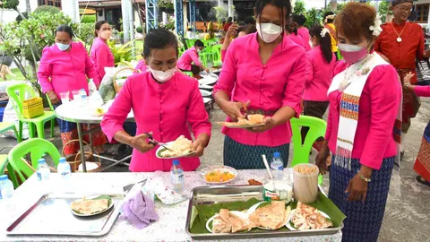 อดีตกำนันดัง แจกข้าวหอมมะลิ 12 ตันฉลองวันเกิด เลี้ยงขนมก้นกระทะ