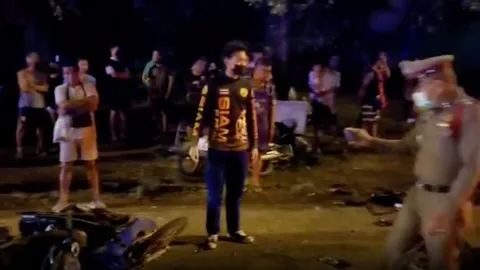 เจ็บเกลื่อนถนน ร.ต.ต.สังกัด นปพ.บุรีรัมย์ ขับกระบะชนจยย.5 คัน เร่งหาสาเหตุ