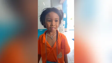 ใครเห็นก็เอ็นดู "น้องเพลง" หนูน้อยนักเจรจา ขอคุณหมอ อย่าเย็บแผลหนู (คลิป)