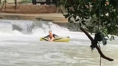 ไวรัลสุดฮา แฟนถ่ายคลิปให้ แต่เสียงพากย์อย่างพีก รู้เลยใครไม่น่ารอด (คลิป)