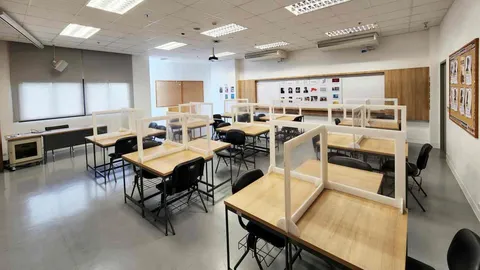 สาธิตนานาชาติ มหิดล สั่งปิดเรียน 1 วัน เหตุสารเคมีรั่วในนครปฐม กลิ่นฟุ้งไปทั่ว