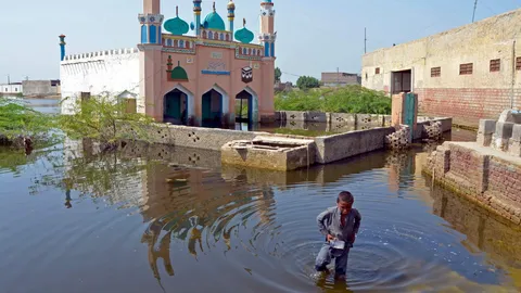 สารพัดโรคที่มากับน้ำท่วมรุมเร้า ซ้ำเติมชาวปากีสถาน