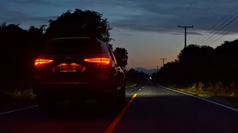 ขับไม่เสี่ยง เลี่ยงอุบัติเหตุขับรถกลางคืน