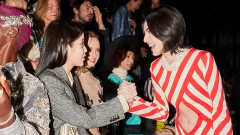 ต่างชาติตะลึง ใหม่ ดาวิกา งัดไม้เด็ดอวดหุ่นสับ ทำสะเทือนมิลาน (คลิป)